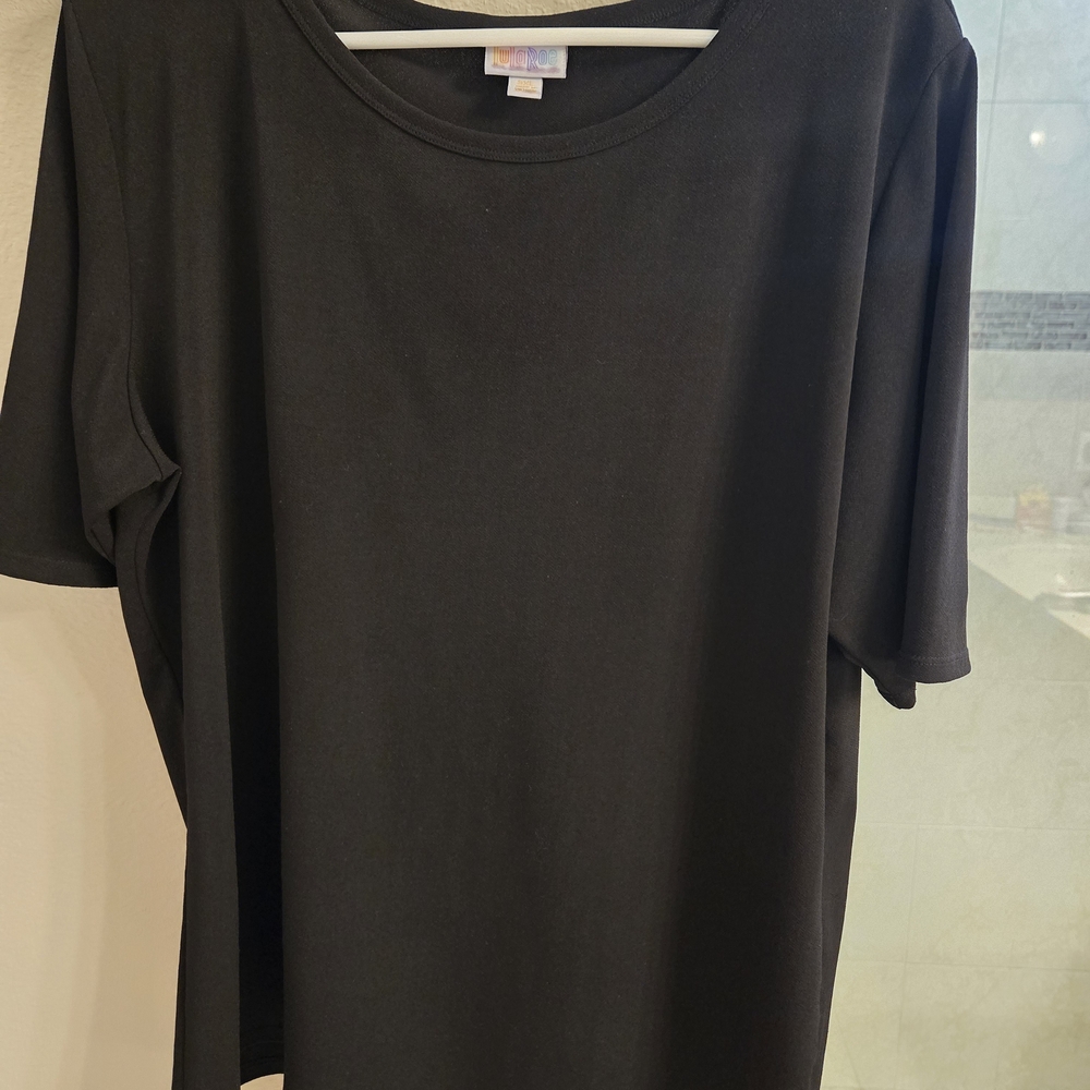 LuLaRoe Black Gigi Top